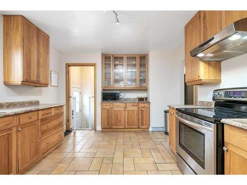 4024 39 Street, Red Deer, AB - Indoor Photo Showing Kitchen