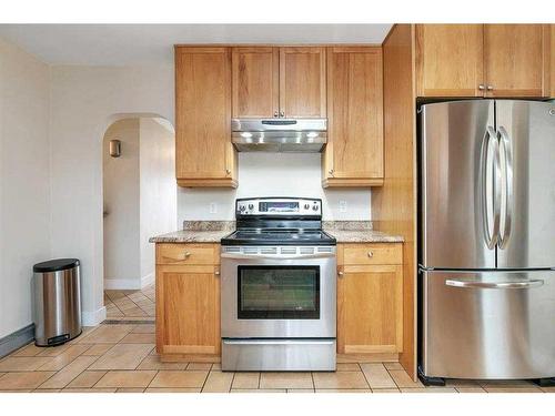 4024 39 Street, Red Deer, AB - Indoor Photo Showing Kitchen