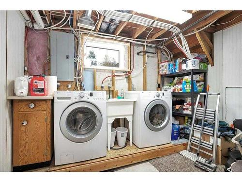 4024 39 Street, Red Deer, AB - Indoor Photo Showing Laundry Room