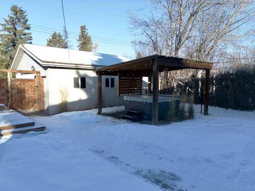 4024 39 Street, Red Deer, AB - Outdoor