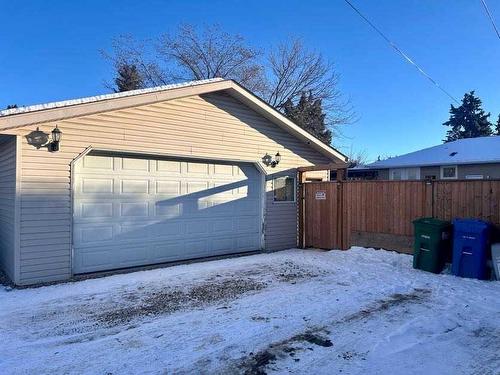 4024 39 Street, Red Deer, AB - Outdoor