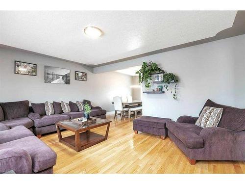 4024 39 Street, Red Deer, AB - Indoor Photo Showing Living Room