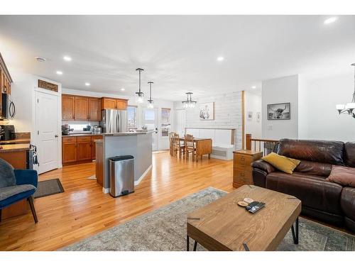 5904 54 Avenue, Camrose, AB - Indoor Photo Showing Living Room