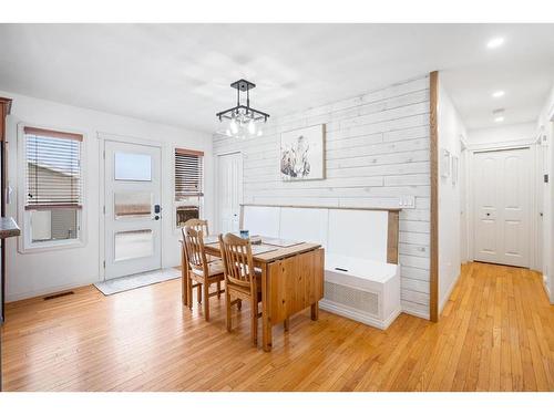 5904 54 Avenue, Camrose, AB - Indoor Photo Showing Dining Room