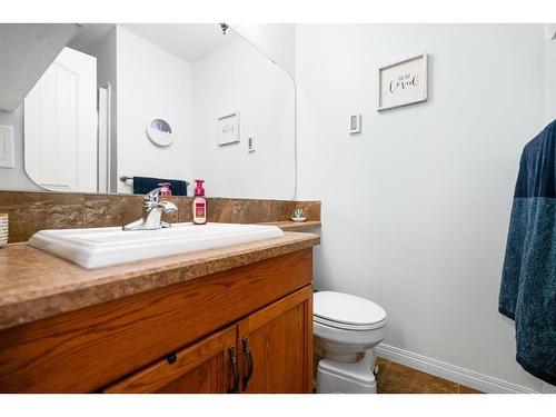 5904 54 Avenue, Camrose, AB - Indoor Photo Showing Bathroom