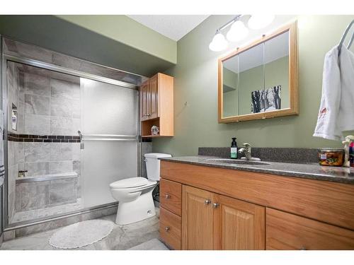 5904 54 Avenue, Camrose, AB - Indoor Photo Showing Bathroom