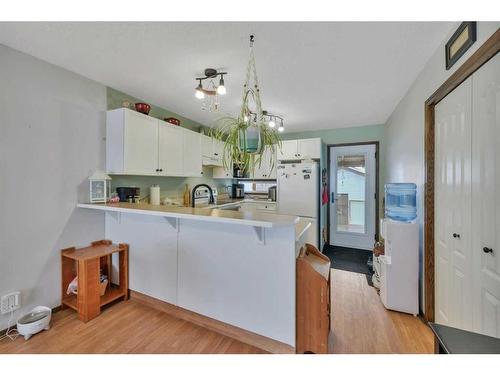 101 Kentwood Drive, Red Deer, AB - Indoor Photo Showing Kitchen