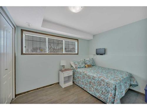 101 Kentwood Drive, Red Deer, AB - Indoor Photo Showing Bedroom