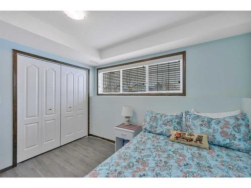 101 Kentwood Drive, Red Deer, AB - Indoor Photo Showing Bedroom