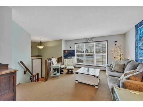 101 Kentwood Drive, Red Deer, AB - Indoor Photo Showing Living Room