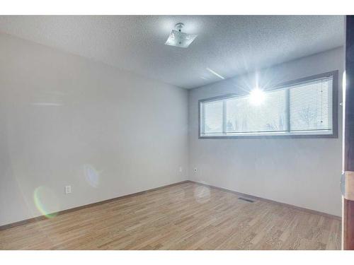 109 Eastman Crescent, Red Deer, AB - Indoor Photo Showing Other Room