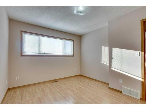 109 Eastman Crescent, Red Deer, AB - Indoor Photo Showing Other Room