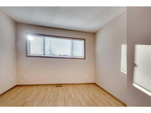 109 Eastman Crescent, Red Deer, AB - Indoor Photo Showing Other Room