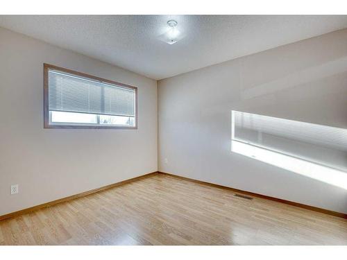 109 Eastman Crescent, Red Deer, AB - Indoor Photo Showing Other Room