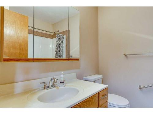 109 Eastman Crescent, Red Deer, AB - Indoor Photo Showing Bathroom