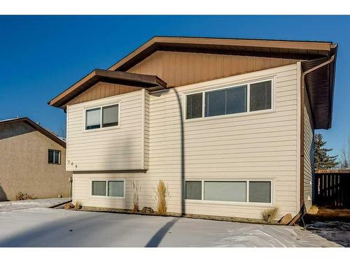 109 Eastman Crescent, Red Deer, AB - Outdoor