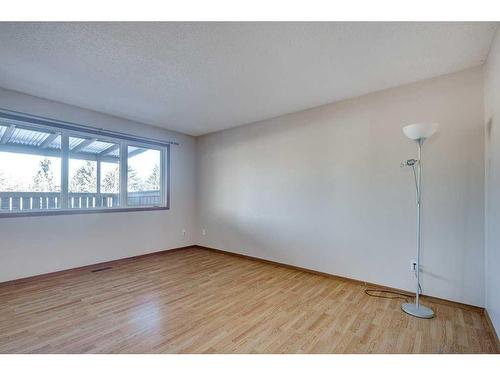 109 Eastman Crescent, Red Deer, AB - Indoor Photo Showing Other Room