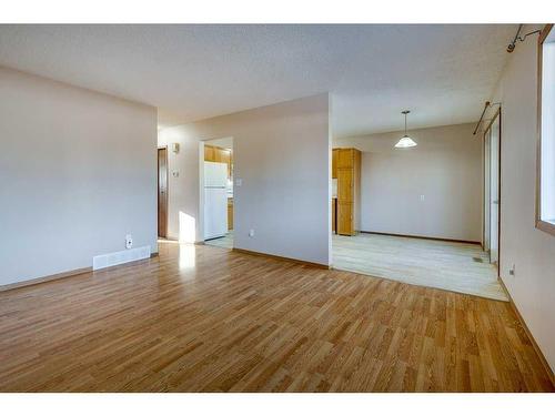 109 Eastman Crescent, Red Deer, AB - Indoor Photo Showing Other Room