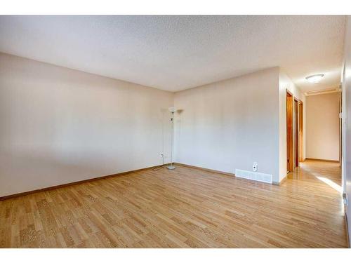 109 Eastman Crescent, Red Deer, AB - Indoor Photo Showing Other Room