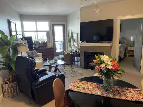 221-100 Lakeway Boulevard, Sylvan Lake, AB - Indoor Photo Showing Living Room With Fireplace