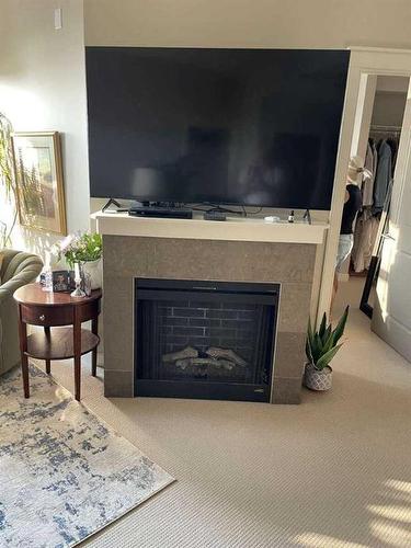 221-100 Lakeway Boulevard, Sylvan Lake, AB - Indoor Photo Showing Living Room With Fireplace