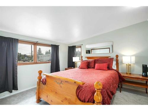 5037 48 Street, Sylvan Lake, AB - Indoor Photo Showing Bedroom