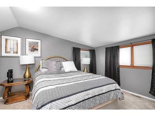 5037 48 Street, Sylvan Lake, AB - Indoor Photo Showing Bedroom