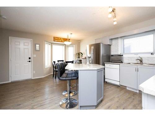 12 Richards Close, Red Deer, AB - Indoor Photo Showing Kitchen