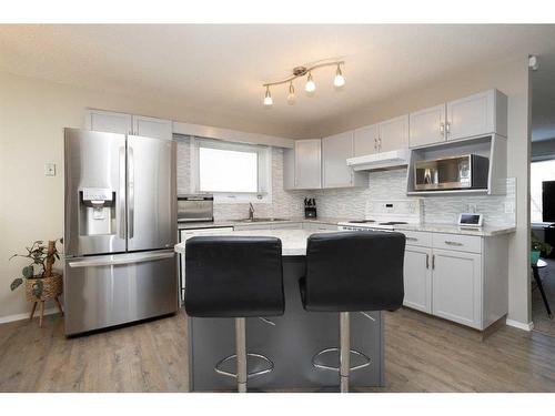 12 Richards Close, Red Deer, AB - Indoor Photo Showing Kitchen With Upgraded Kitchen