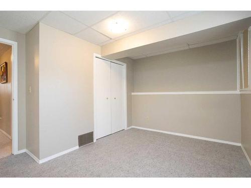 12 Richards Close, Red Deer, AB - Indoor Photo Showing Other Room