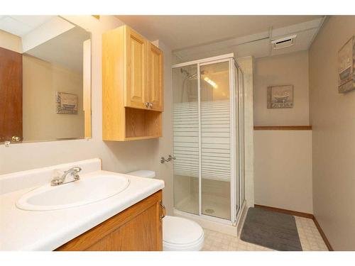 12 Richards Close, Red Deer, AB - Indoor Photo Showing Bathroom