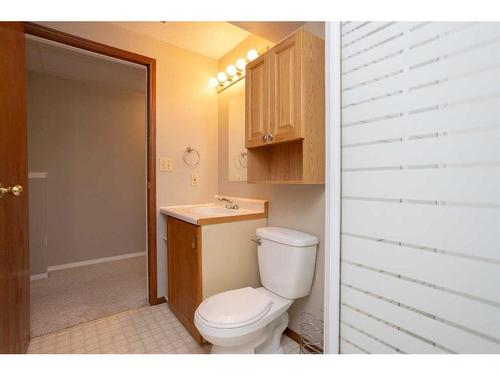 12 Richards Close, Red Deer, AB - Indoor Photo Showing Bathroom