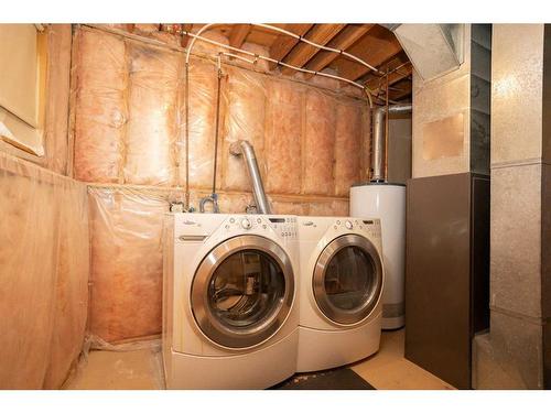 12 Richards Close, Red Deer, AB - Indoor Photo Showing Laundry Room