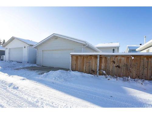 12 Richards Close, Red Deer, AB - Outdoor