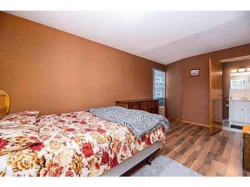 625 Lancaster Drive, Red Deer, AB - Indoor Photo Showing Bedroom