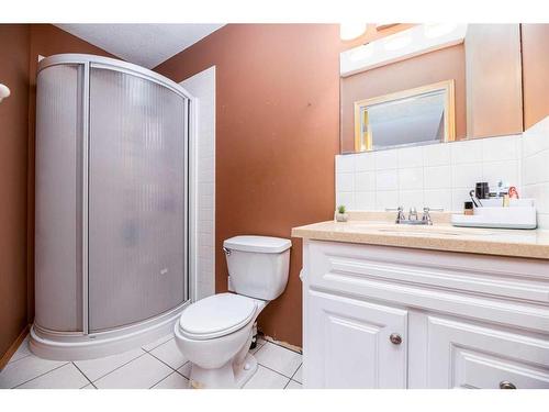 625 Lancaster Drive, Red Deer, AB - Indoor Photo Showing Bathroom