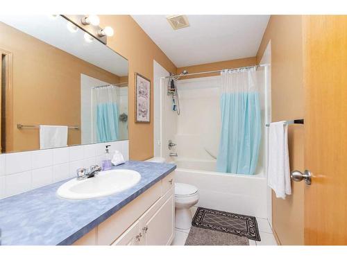 625 Lancaster Drive, Red Deer, AB - Indoor Photo Showing Bathroom