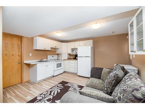 625 Lancaster Drive, Red Deer, AB - Indoor Photo Showing Kitchen