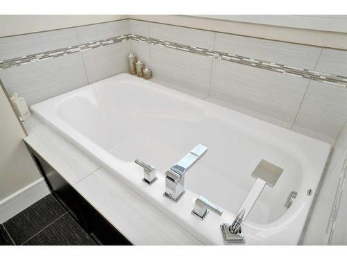 110 Lalor Drive, Red Deer, AB - Indoor Photo Showing Bathroom