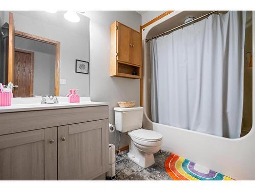 3807 64 Street, Stettler, AB - Indoor Photo Showing Bathroom