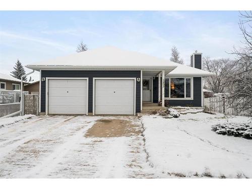 3807 64 Street, Stettler, AB - Outdoor