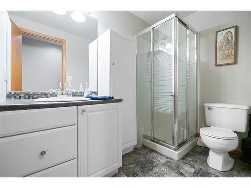 3807 64 Street, Stettler, AB - Indoor Photo Showing Bathroom