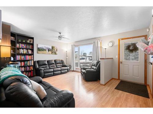 3807 64 Street, Stettler, AB - Indoor Photo Showing Living Room