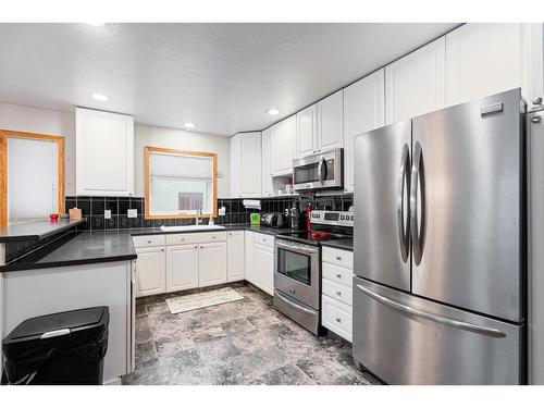 3807 64 Street, Stettler, AB - Indoor Photo Showing Kitchen With Double Sink