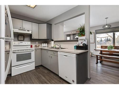 B-4821 54 Street, Camrose, AB - Indoor Photo Showing Kitchen With Double Sink