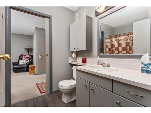 B-4821 54 Street, Camrose, AB - Indoor Photo Showing Bathroom