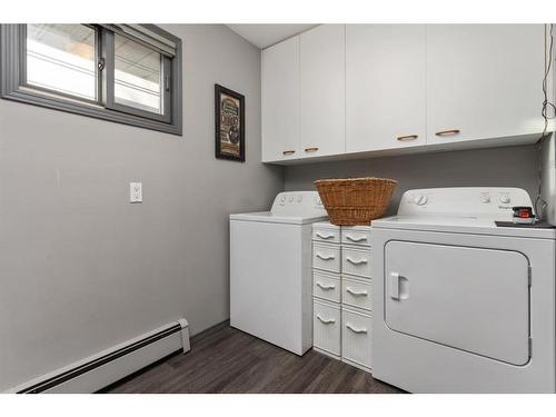 B-4821 54 Street, Camrose, AB - Indoor Photo Showing Laundry Room