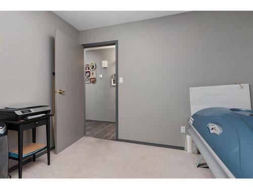 B-4821 54 Street, Camrose, AB - Indoor Photo Showing Bedroom