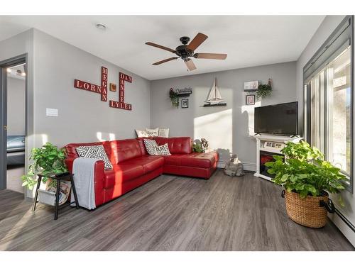 B-4821 54 Street, Camrose, AB - Indoor Photo Showing Living Room