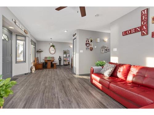 B-4821 54 Street, Camrose, AB - Indoor Photo Showing Living Room